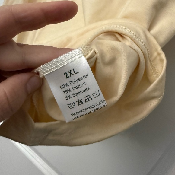 Halloween Town Graphic T-Shirt short sleeve NWT - Picture 4 of 5